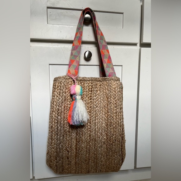 America and Beyond Straw Shoulder Bag - Picture 4 of 8